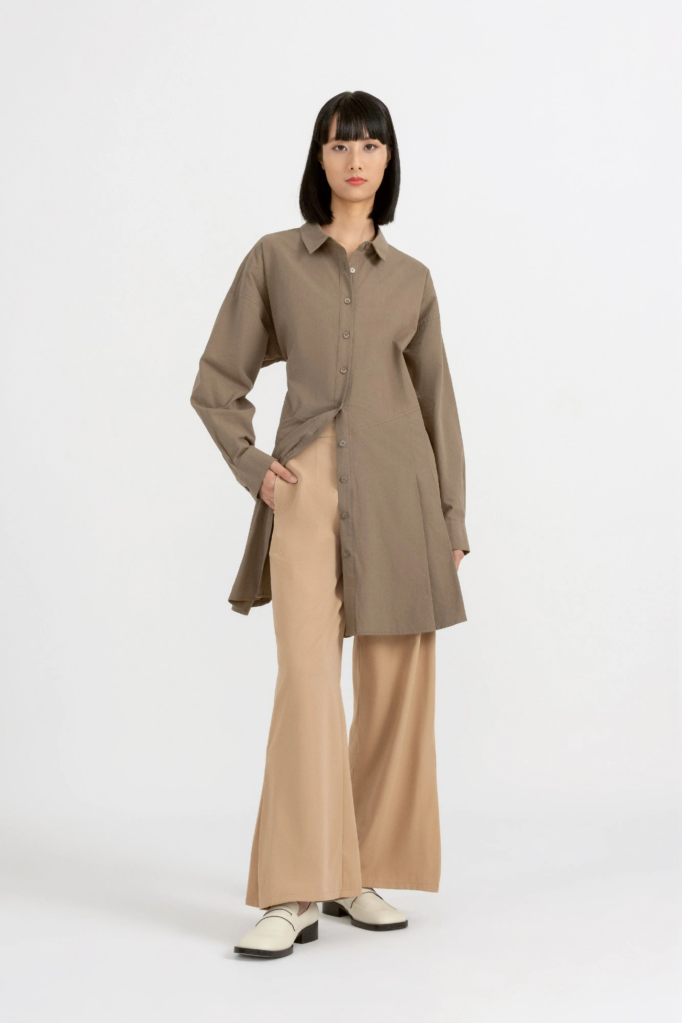 Donna Pleated-Hem Pants in Ecru Beige
