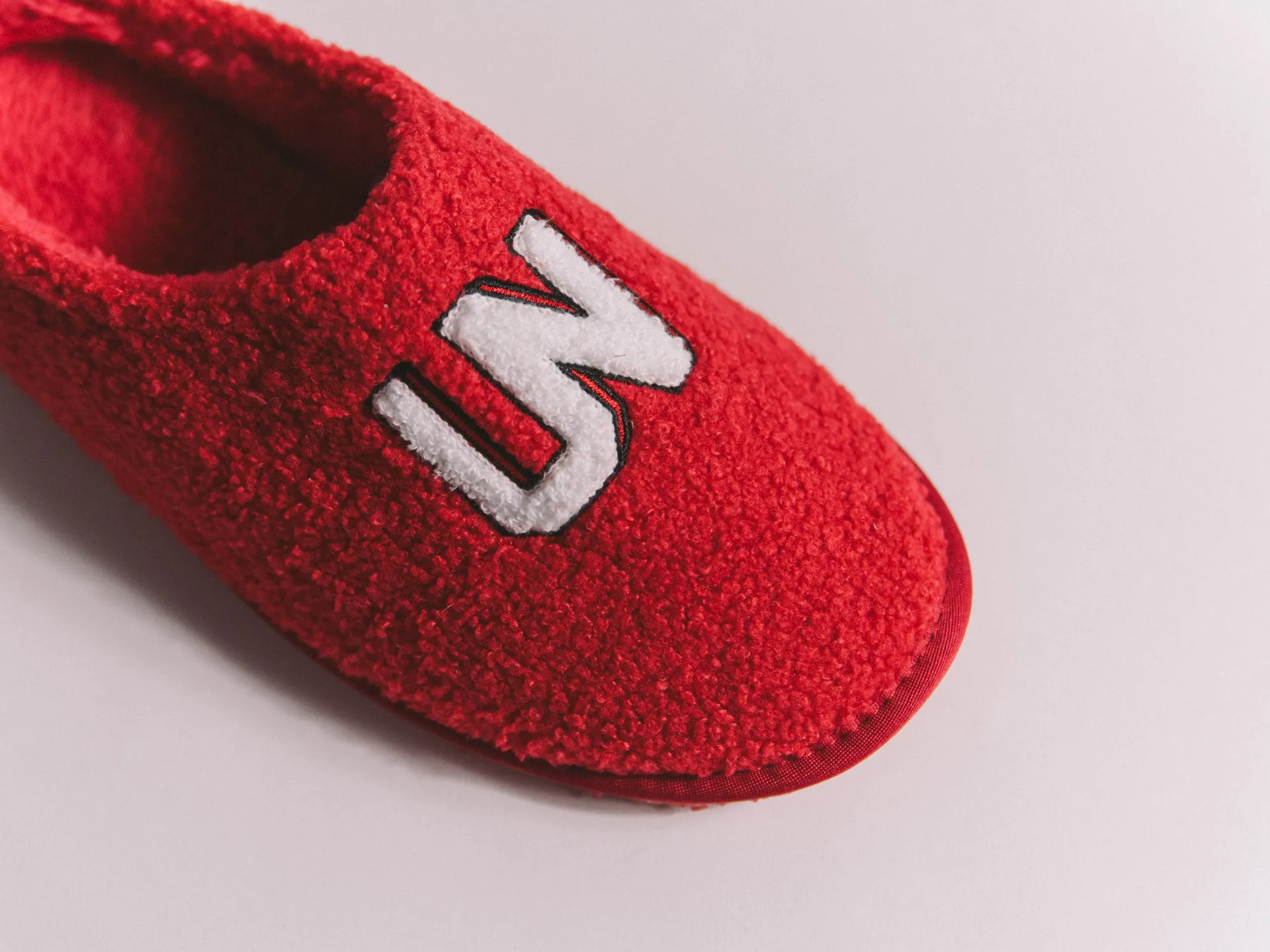 UNHEARDOF Core Logo Indoor House Slippers 'Clifford'